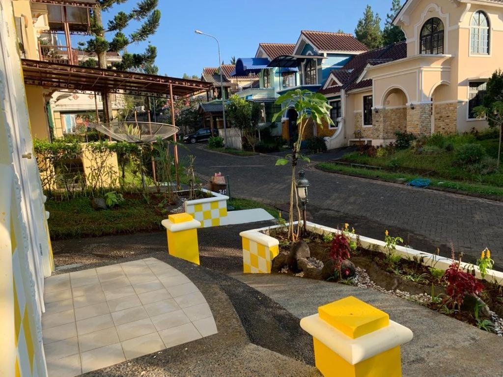 Villa Wubao Kota Bunga 3 Kamar Harga Budget Cinengangirang Eksteriør billede